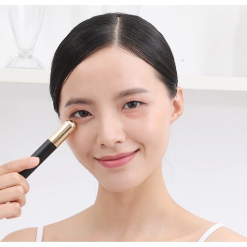 מכשיר עיסוי וטיפוח עיניים InFace MS5000 בצבע שחור